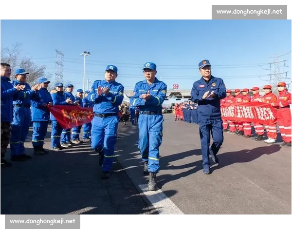 奥运冠军龙道一驰援家乡榕江:携物资投身救灾一线 奥运冠军龙道一驰援家乡榕江:携物资投身救灾一线