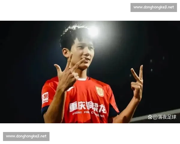 向余望:绿茵急行路上,批评为镜,初心不坠
