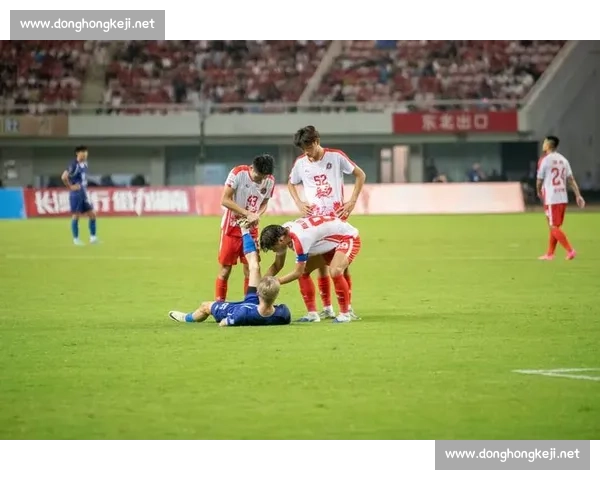 湘超首球!李章毓头球破门点燃贺龙体育场